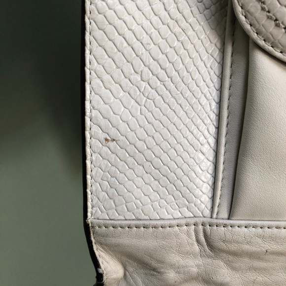 White Coach purse with snakeskin like detail - Picture 5 of 10